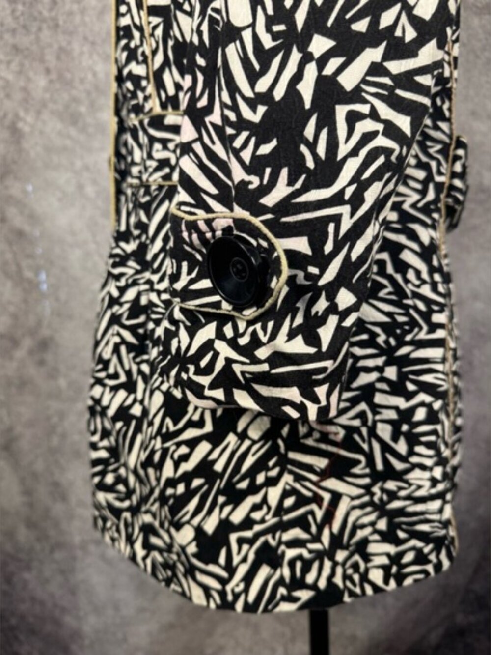 Sharon Young Graphic Print Jacket Size 8 Black Cream Gold Trim - Picture 8 of 11